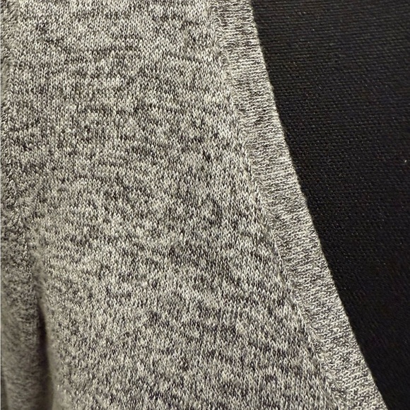 Abercrombie & Fitch Women's Gray Long Sleeve V-Neck High Low Top, Size Medium - Picture 8 of 11